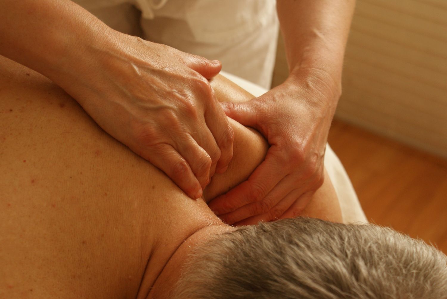 Massage de détente des épaules