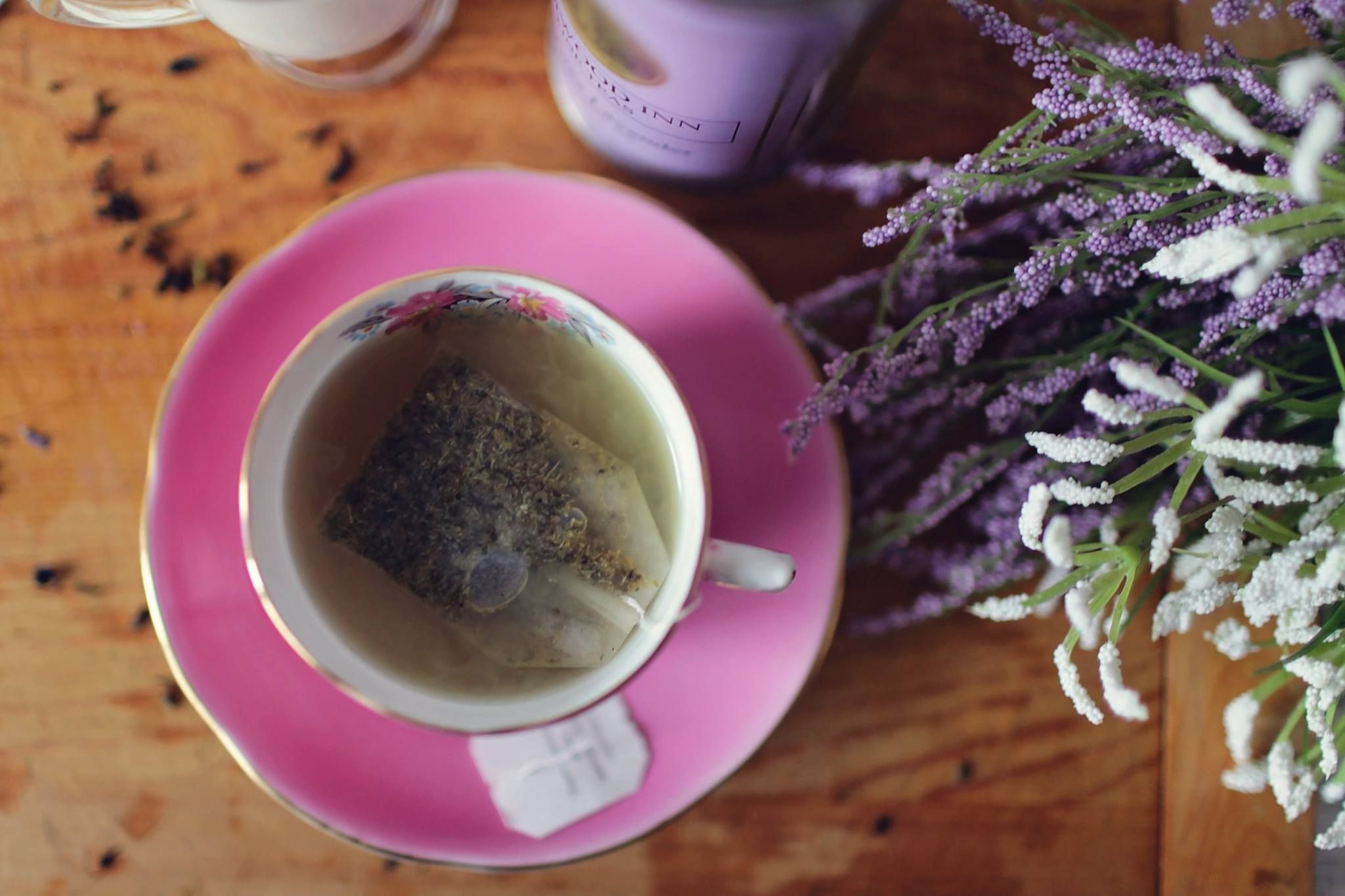 Tasse de tisane, moment de confort digestif